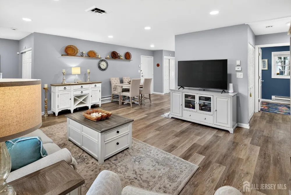 976 Aberdeen Drive Lakewood, NJ 08701