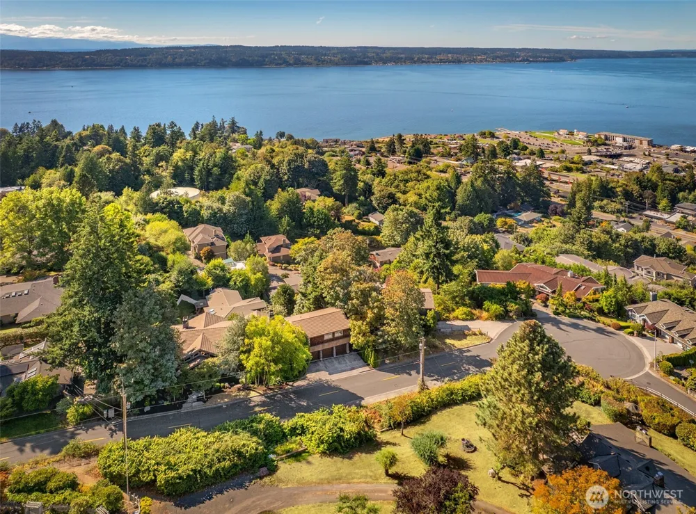 744 Loveland Avenue Mukilteo, WA 98275
