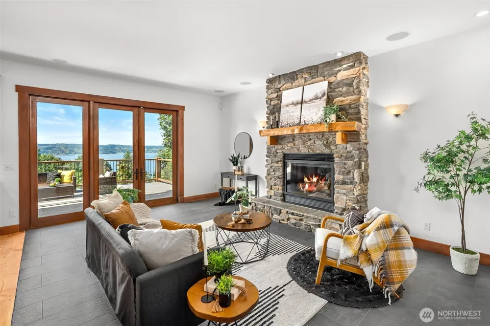 744 Loveland Avenue Mukilteo, WA 98275