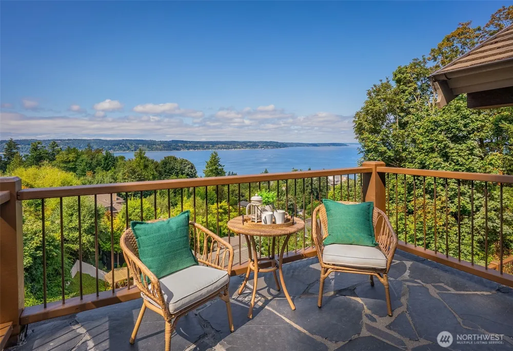 744 Loveland Avenue Mukilteo, WA 98275