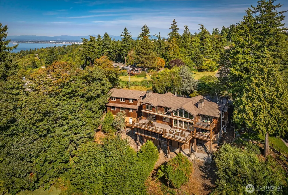 744 Loveland Avenue Mukilteo, WA 98275
