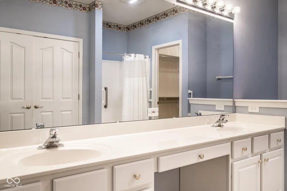1392 Heron Ridge Greenwood, IN 46143