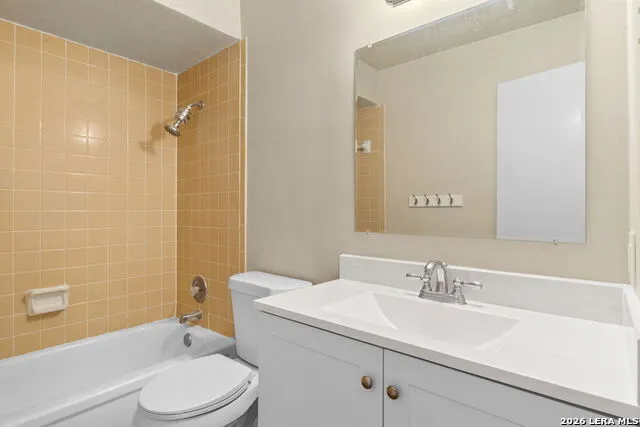 8702 VILLAGE DR Unit 302 San Antonio, TX 78217