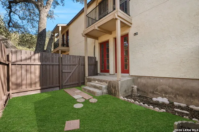 8702 VILLAGE DR Unit 302 San Antonio, TX 78217