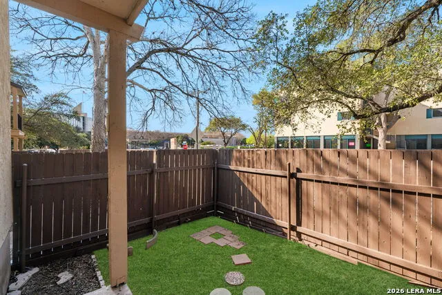 8702 VILLAGE DR Unit 302 San Antonio, TX 78217