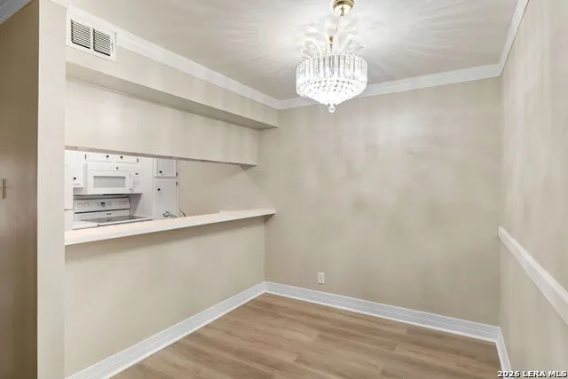 8702 VILLAGE DR Unit 302 San Antonio, TX 78217