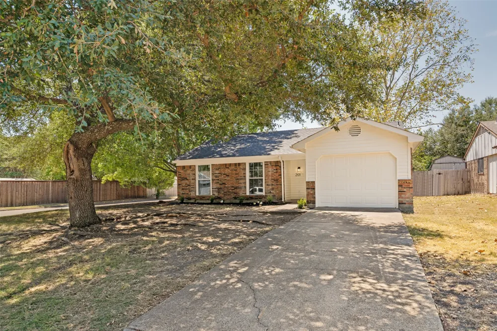 201 Mapleridge Drive Rockwall, TX 75032