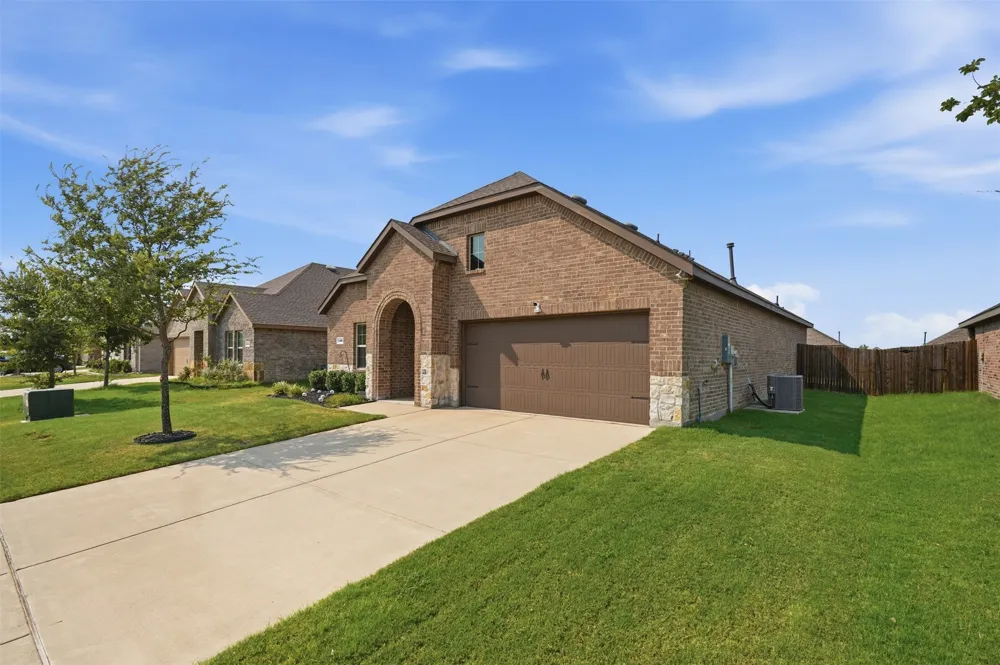 1102 Emerald Gate Drive Princeton, TX 75407