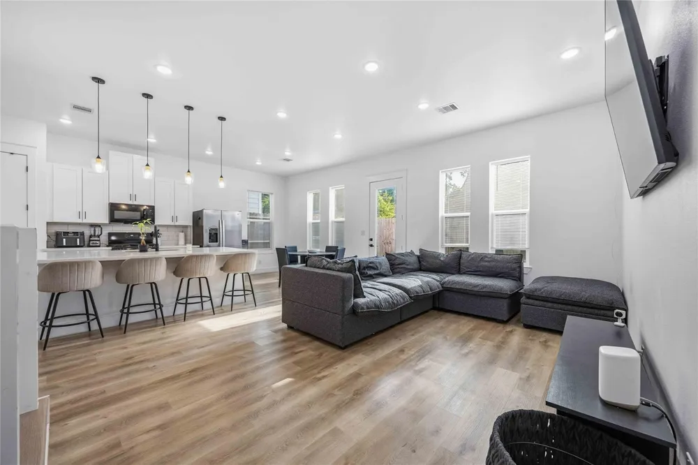 2337 Paul Quinn Street Houston, TX 77091