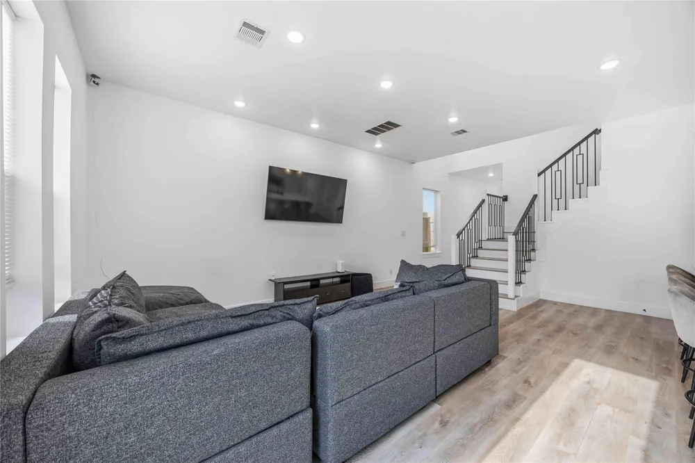 2337 Paul Quinn Street Houston, TX 77091