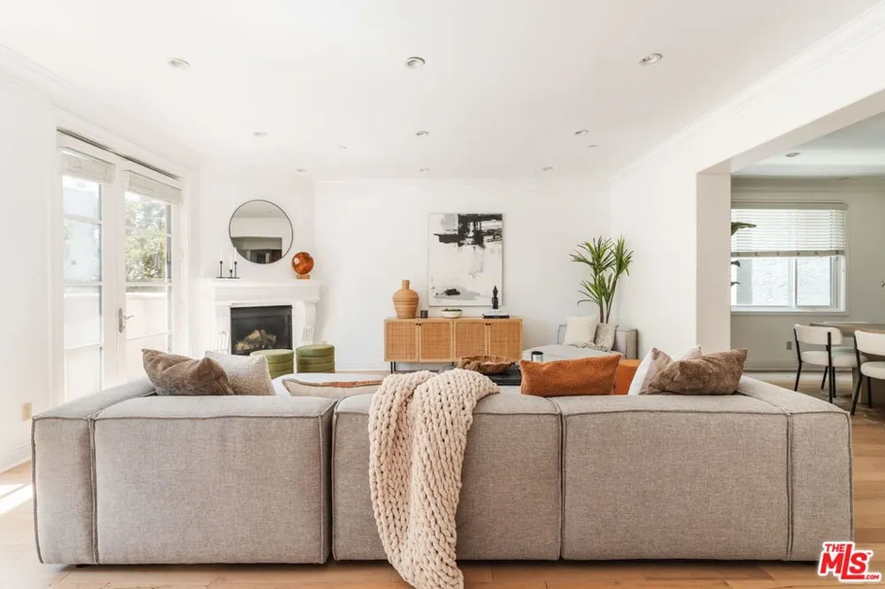 11749 Goshen Avenue #202 Los Angeles, CA 90049