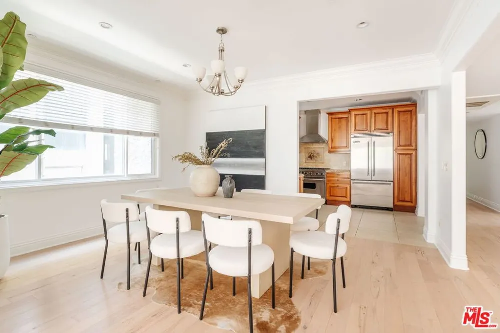 11749 Goshen Avenue #202 Los Angeles, CA 90049