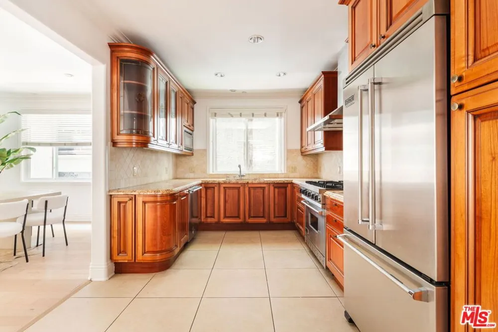 11749 Goshen Avenue #202 Los Angeles, CA 90049