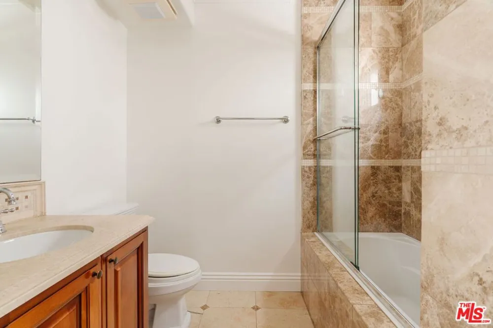 11749 Goshen Avenue #202 Los Angeles, CA 90049
