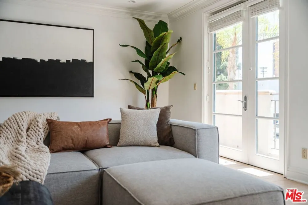 11749 Goshen Avenue #202 Los Angeles, CA 90049