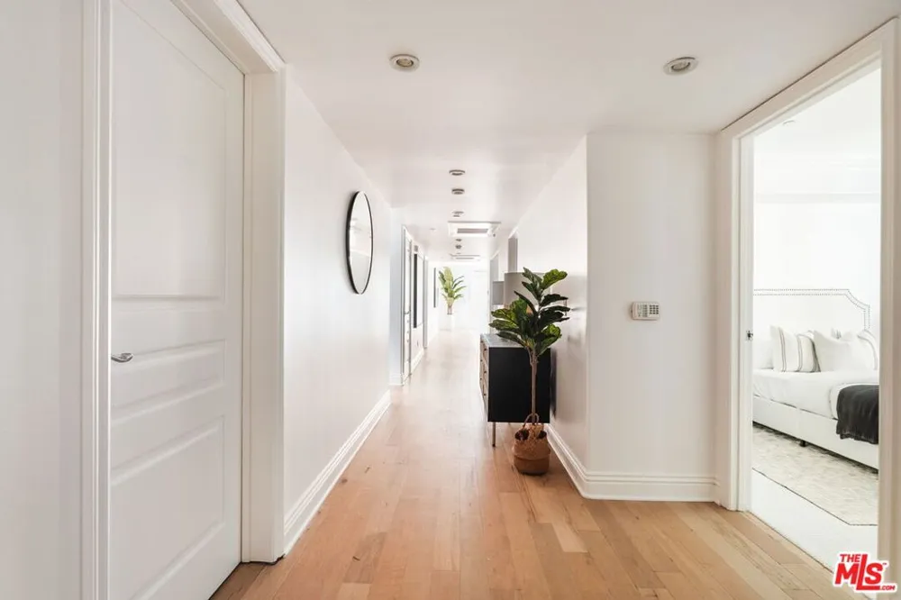 11749 Goshen Avenue #202 Los Angeles, CA 90049