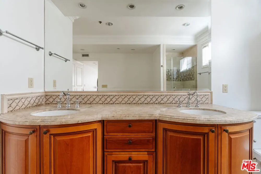 11749 Goshen Avenue #202 Los Angeles, CA 90049