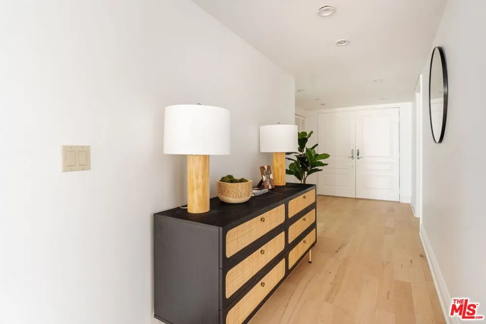 11749 Goshen Avenue #202 Los Angeles, CA 90049