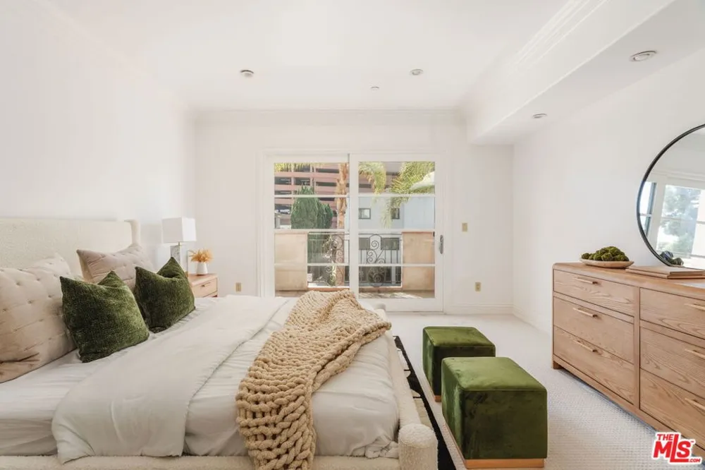11749 Goshen Avenue #202 Los Angeles, CA 90049