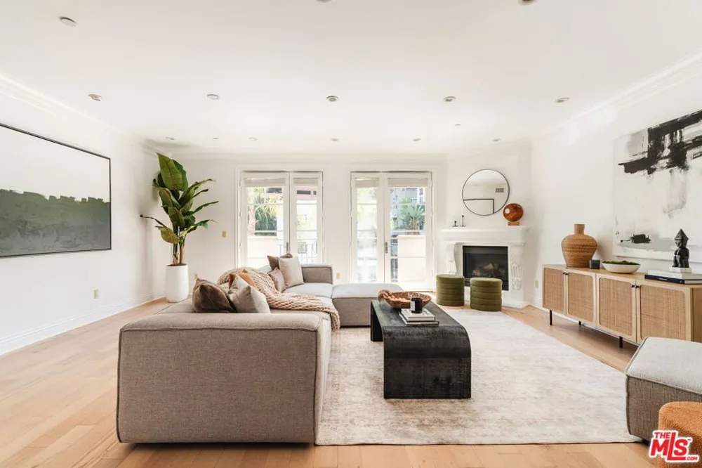 11749 Goshen Avenue #202 Los Angeles, CA 90049