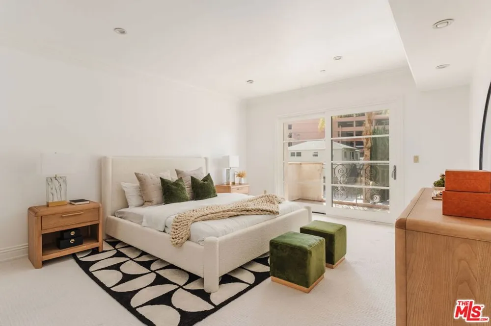 11749 Goshen Avenue #202 Los Angeles, CA 90049
