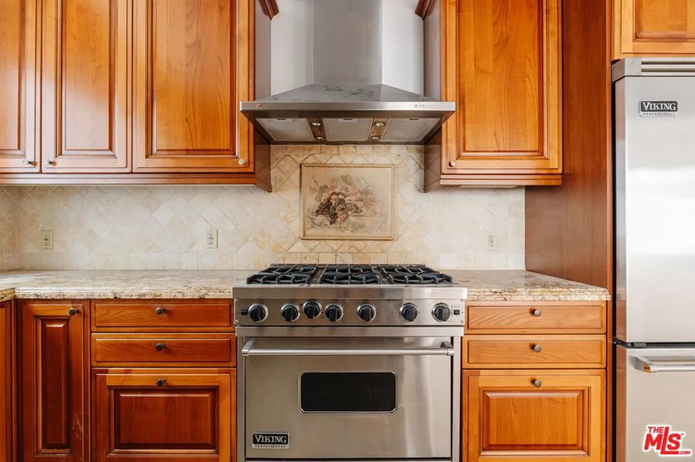 11749 Goshen Avenue #202 Los Angeles, CA 90049