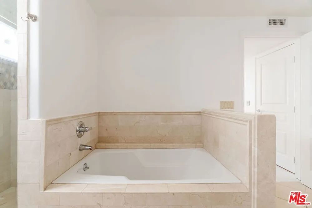 11749 Goshen Avenue #202 Los Angeles, CA 90049