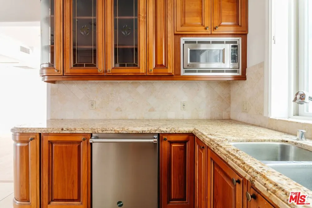 11749 Goshen Avenue #202 Los Angeles, CA 90049