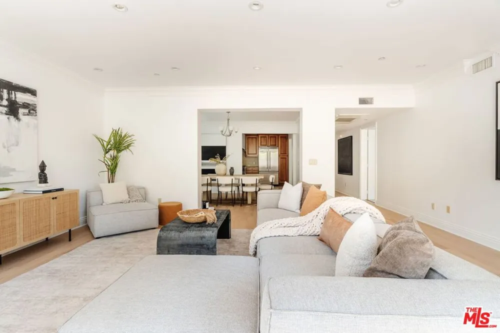 11749 Goshen Avenue #202 Los Angeles, CA 90049