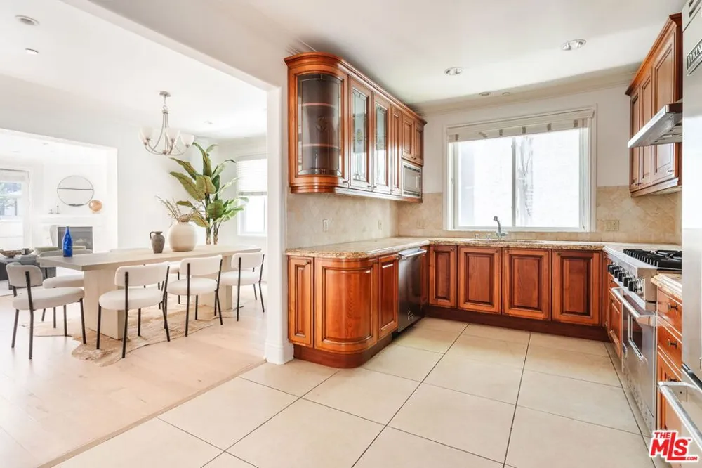 11749 Goshen Avenue #202 Los Angeles, CA 90049