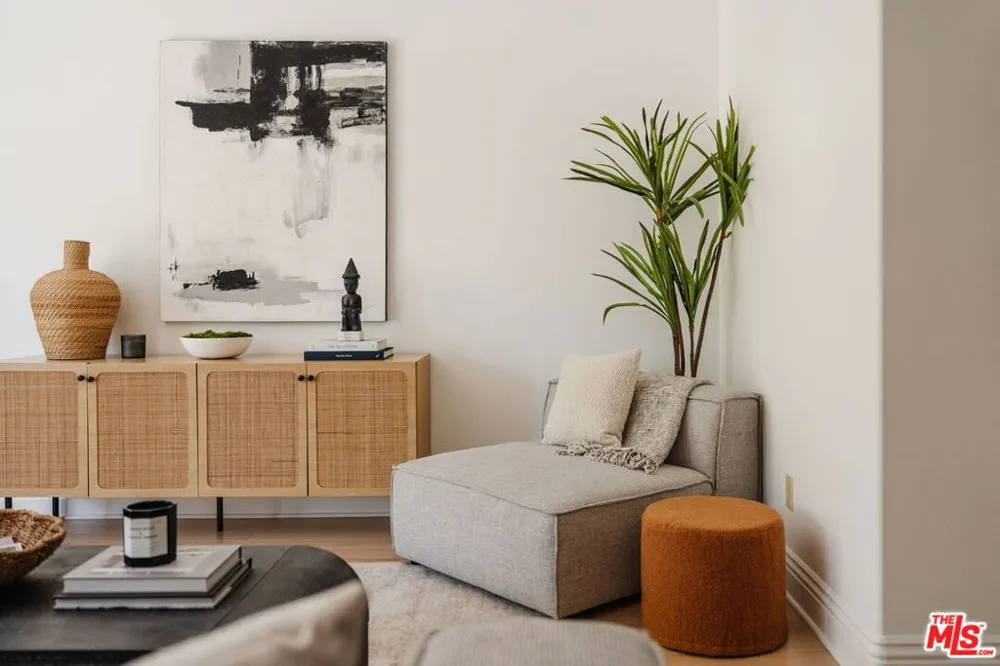 11749 Goshen Avenue #202 Los Angeles, CA 90049