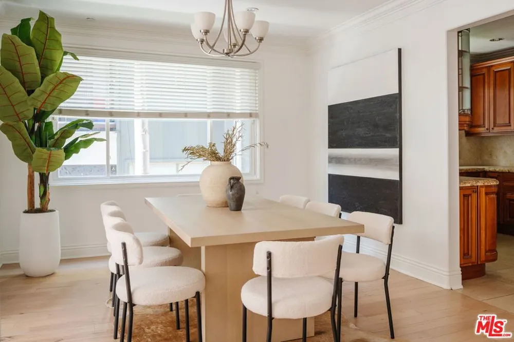 11749 Goshen Avenue #202 Los Angeles, CA 90049