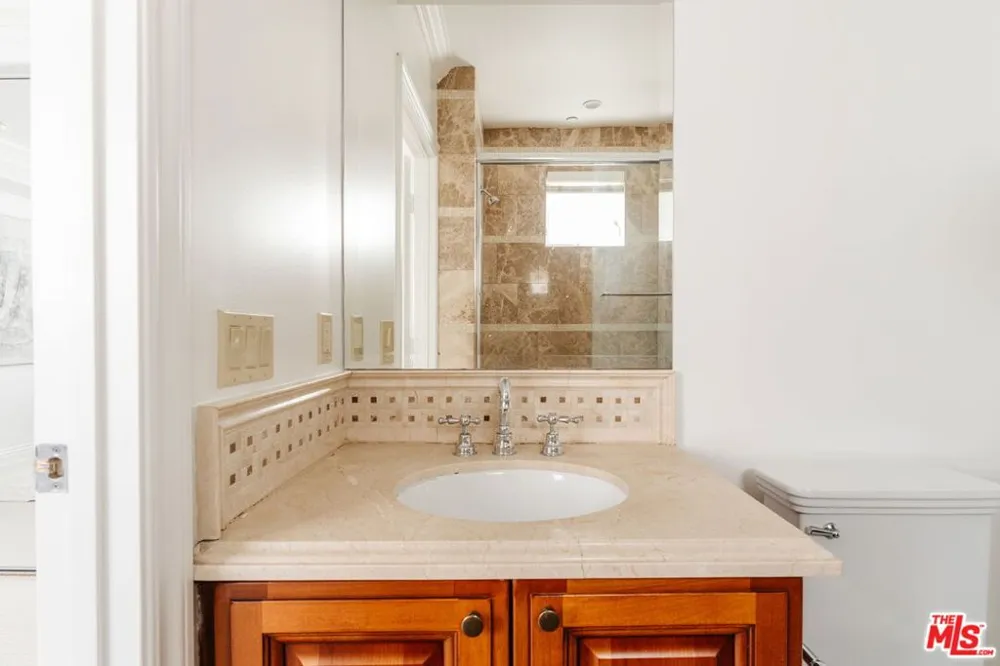 11749 Goshen Avenue #202 Los Angeles, CA 90049