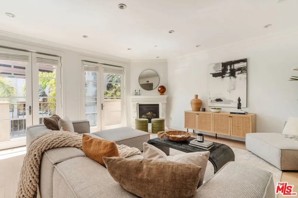 11749 Goshen Avenue #202 Los Angeles, CA 90049