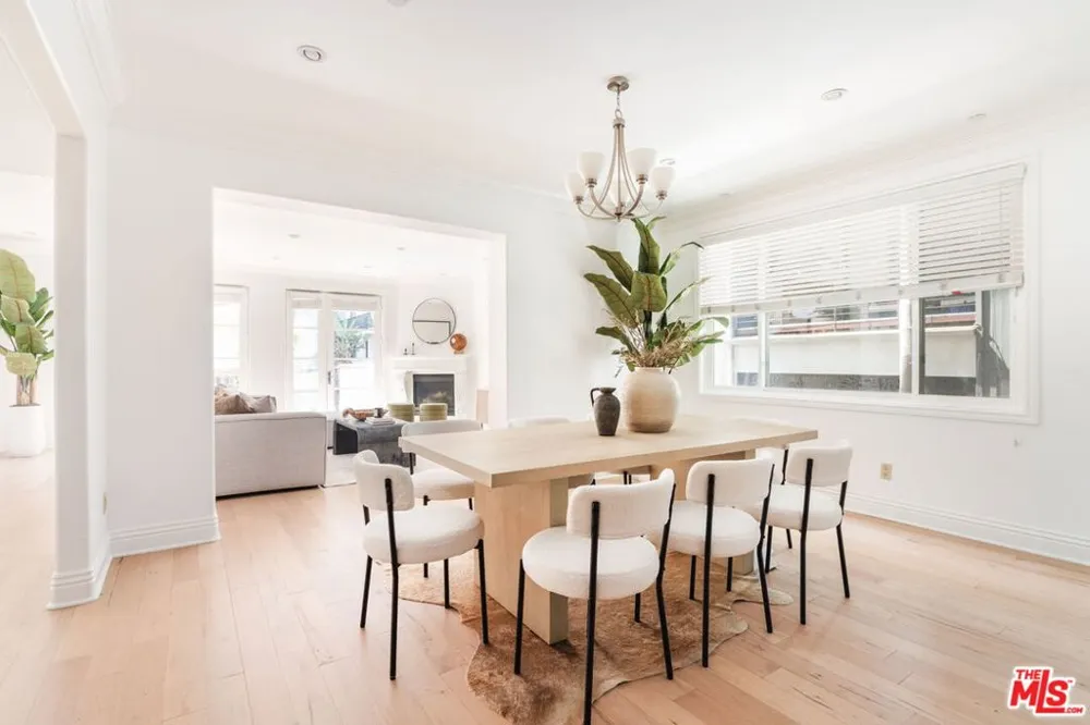 11749 Goshen Avenue #202 Los Angeles, CA 90049