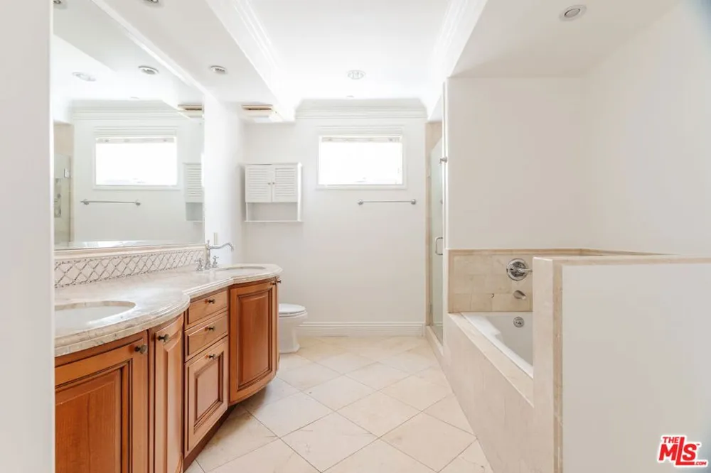 11749 Goshen Avenue #202 Los Angeles, CA 90049