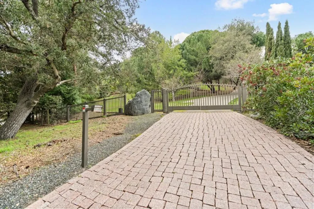 11481 Magdalena Road Los Altos Hills, CA 94024