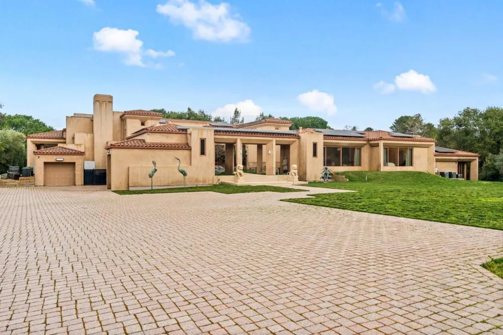 11481 Magdalena Road Los Altos Hills, CA 94024