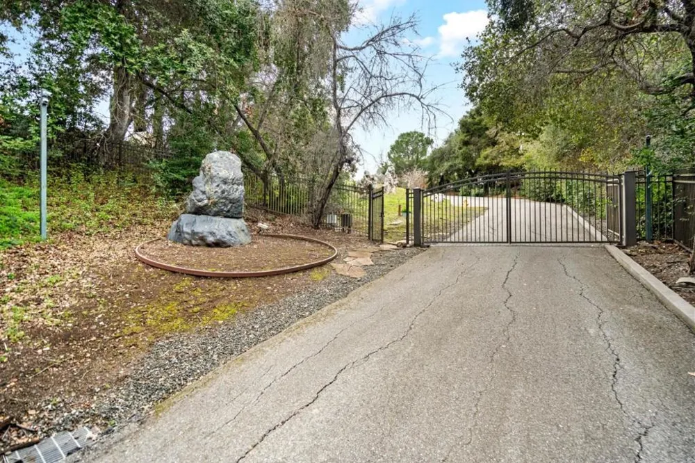 11481 Magdalena Road Los Altos Hills, CA 94024