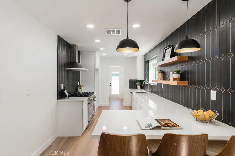 3810 Olmsted Avenue Los Angeles, CA 90008