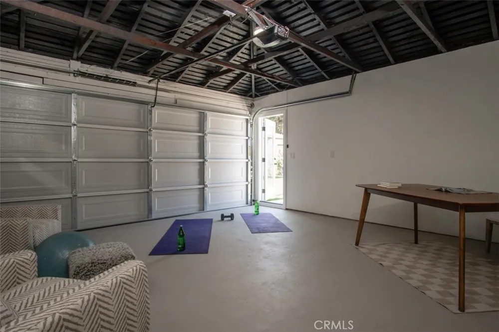 3810 Olmsted Avenue Los Angeles, CA 90008