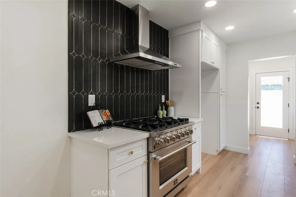 3810 Olmsted Avenue Los Angeles, CA 90008