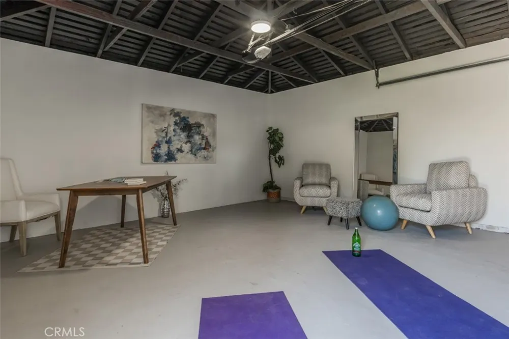 3810 Olmsted Avenue Los Angeles, CA 90008