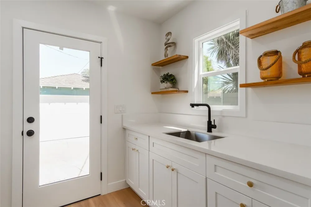 3810 Olmsted Avenue Los Angeles, CA 90008