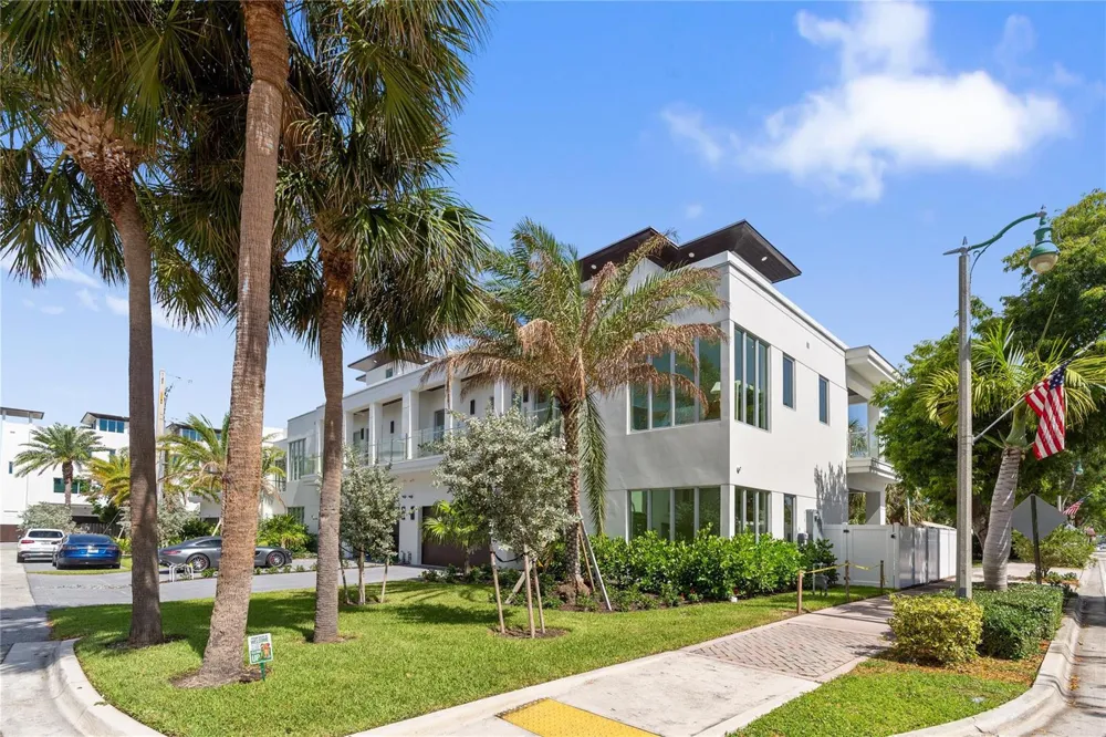 221 Shore Court Lauderdale By The Sea, FL 33308