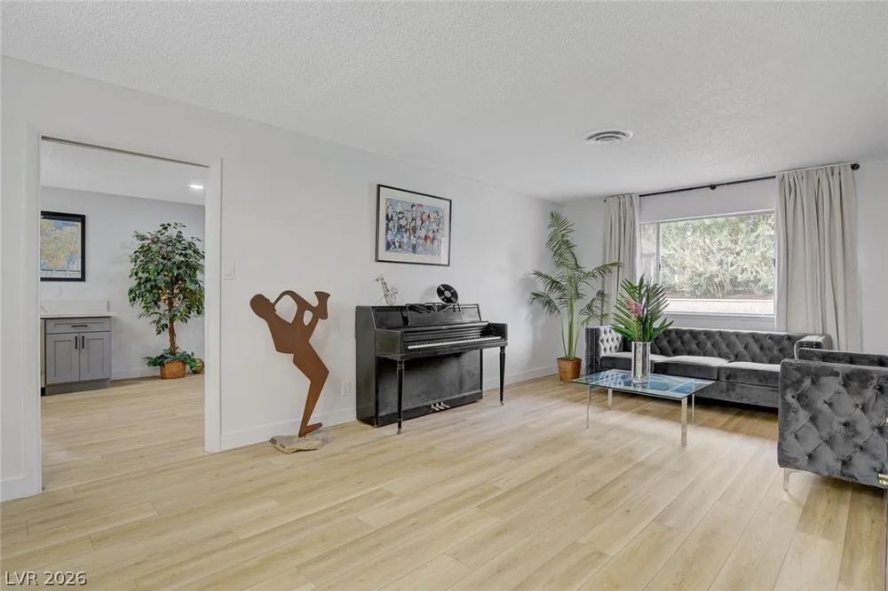 4273 Hazelcrest Drive Las Vegas, NV 89121