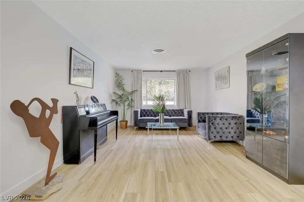 4273 Hazelcrest Drive Las Vegas, NV 89121