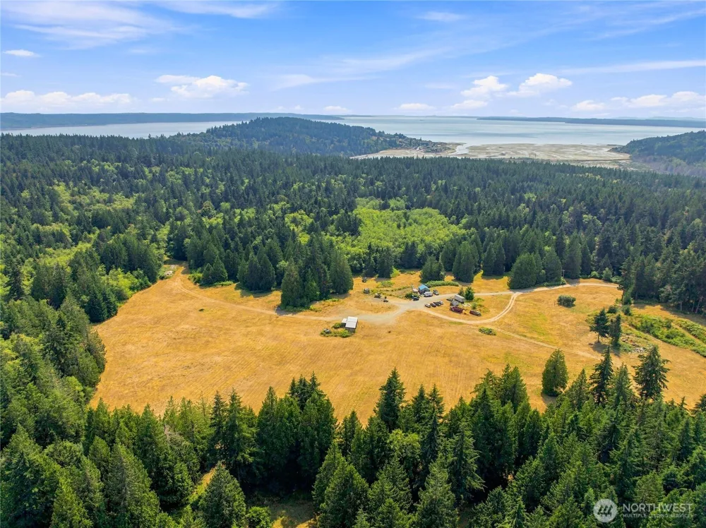 7495 Jewett Road Clinton, WA 98236