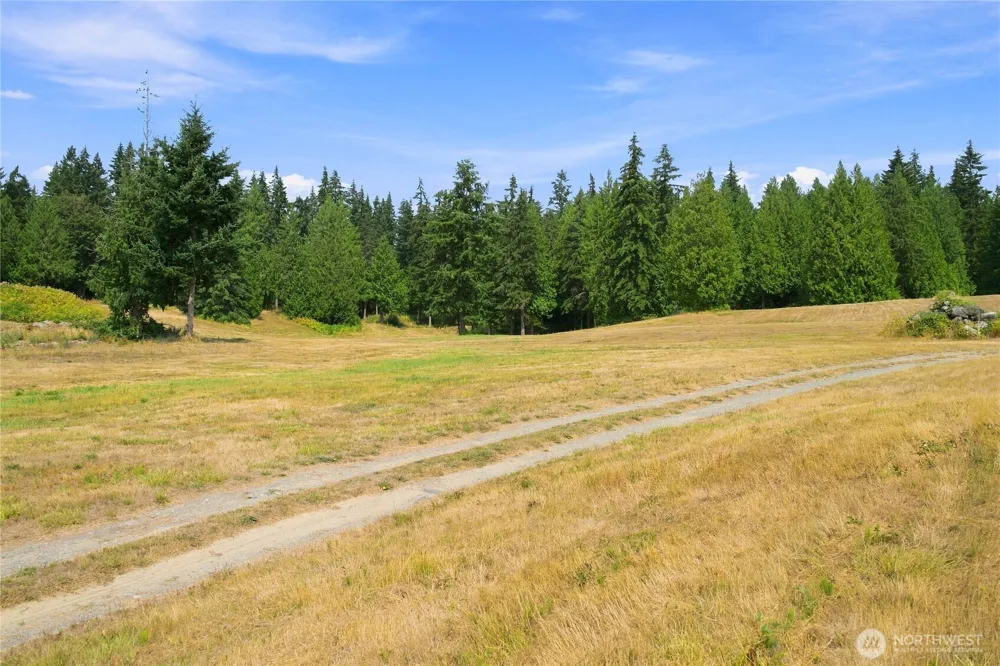 7495 Jewett Road Clinton, WA 98236