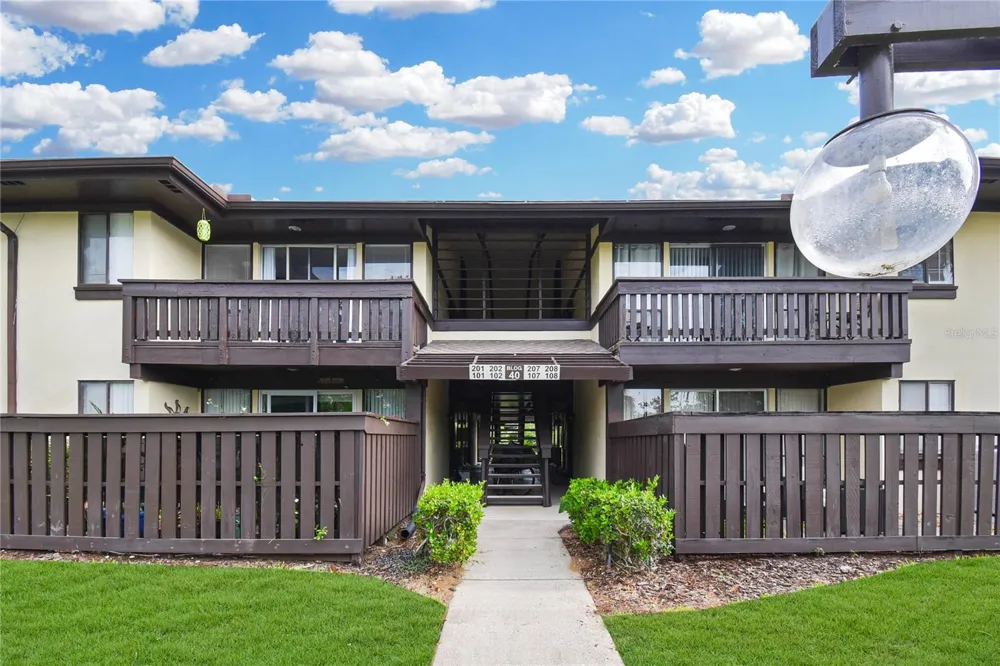 40 CLUB HOUSE DRIVE #207 Palm Coast, FL 32137